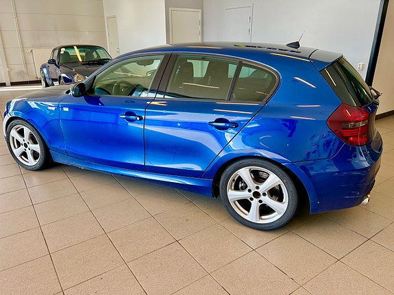 BMW 130i 2 of 12