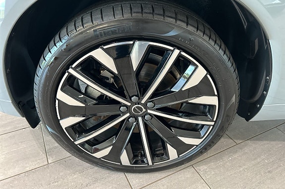 Volvo XC60 12 of 17