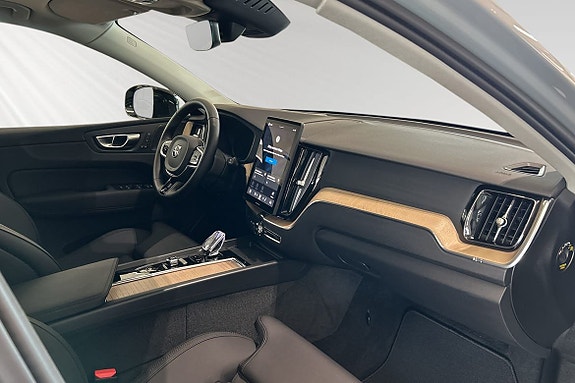 Volvo XC60 10 of 17