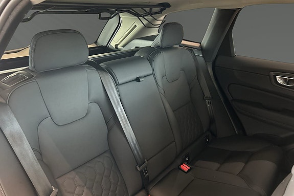 Volvo XC60 11 of 17