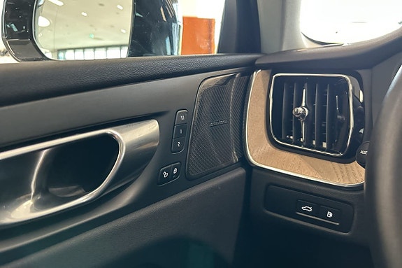 Volvo XC60 25 of 28