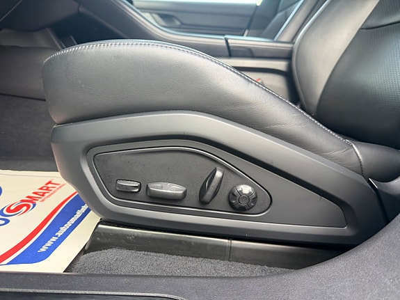 Porsche Taycan 12 of 15