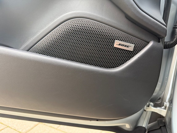 Porsche Taycan 13 of 15