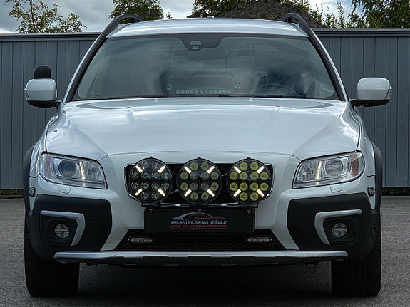 Volvo XC70 2 of 22
