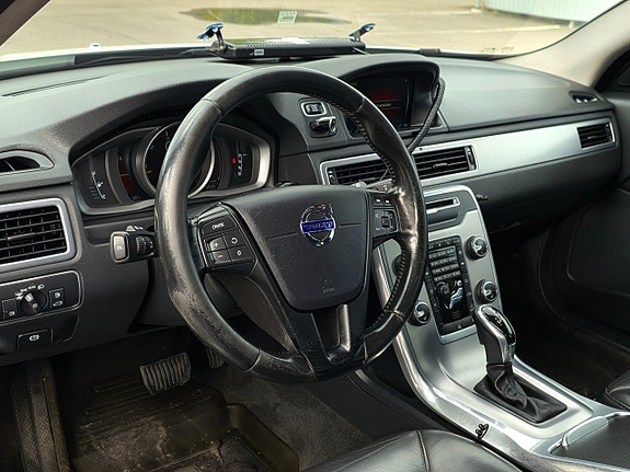 Volvo XC70 12 of 22