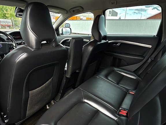 Volvo XC70 14 of 22