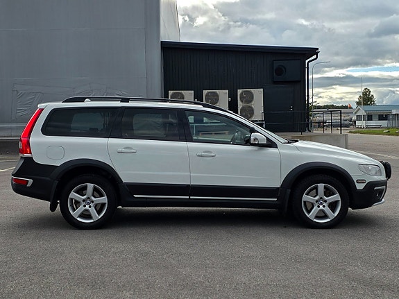 Volvo XC70 11 of 22