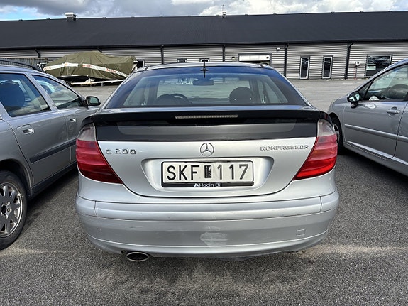Mercedes-Benz C200 4 of 6