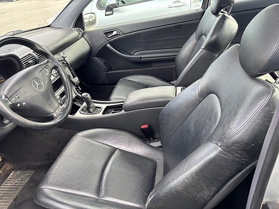 Mercedes-Benz C200 5 of 6