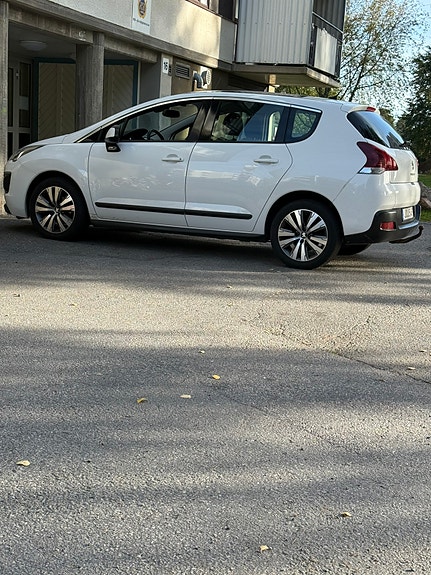 Peugeot 3008 2 of 6