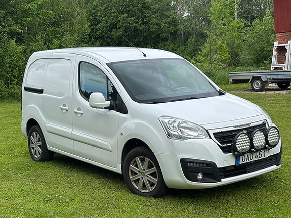 Peugeot Partner 2 of 3