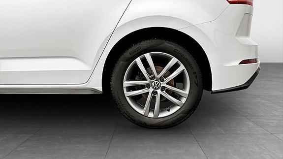 Volkswagen Touran 6 of 21