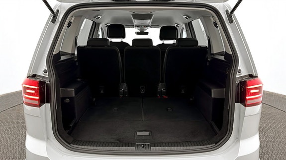 Volkswagen Touran 21 of 21
