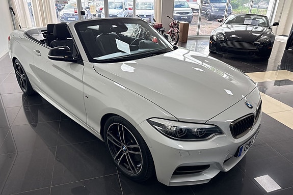 BMW M240i 8 of 11