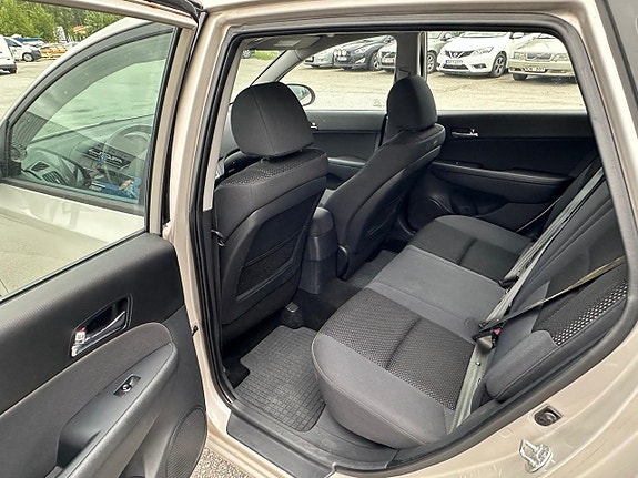 Hyundai i30 8 of 9