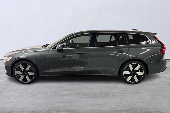 Volvo V60 2 of 22