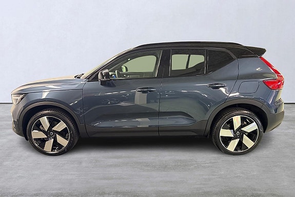 Volvo EX40 2 of 19
