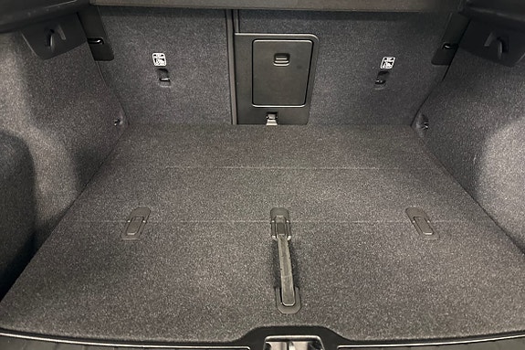 Volvo EX40 13 of 19
