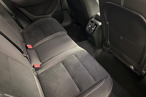 Volvo EX40 11 of 19