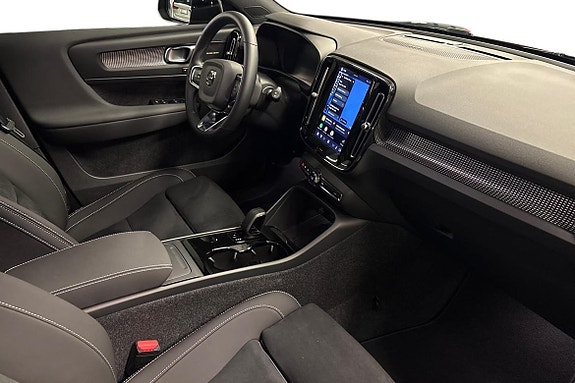 Volvo EX40 10 of 19