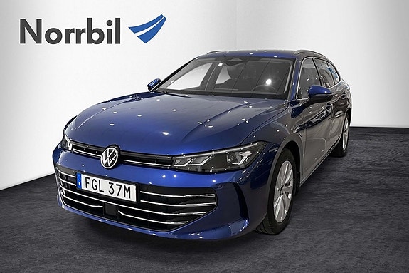 Volkswagen Passat 2 of 8