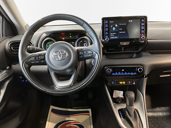 Toyota Yaris 8 of 12