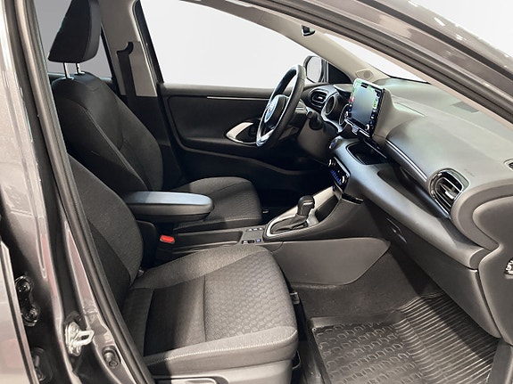 Toyota Yaris 6 of 12