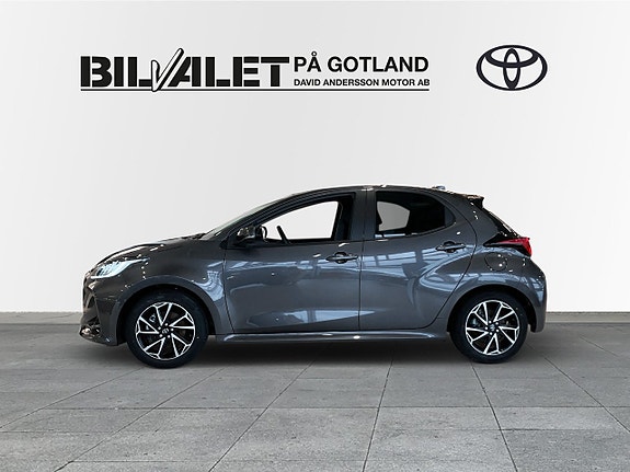 Toyota Yaris 3 of 12