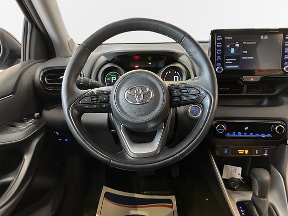 Toyota Yaris 9 of 12