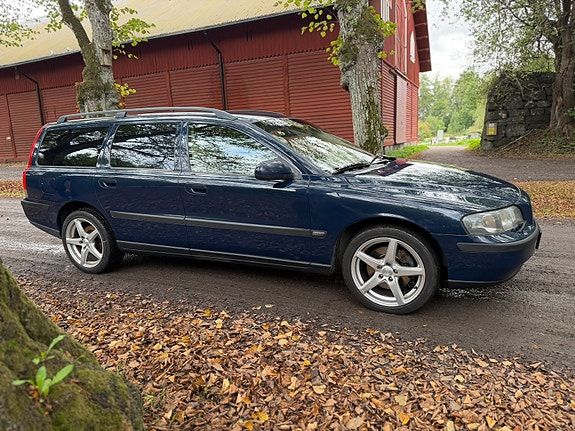Volvo V70 3 of 6