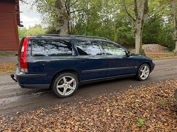 Volvo V70 4 of 6