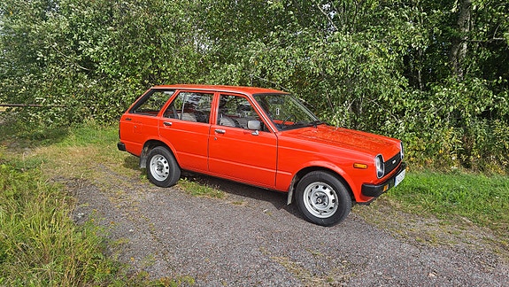 Toyota Starlet 2 of 9