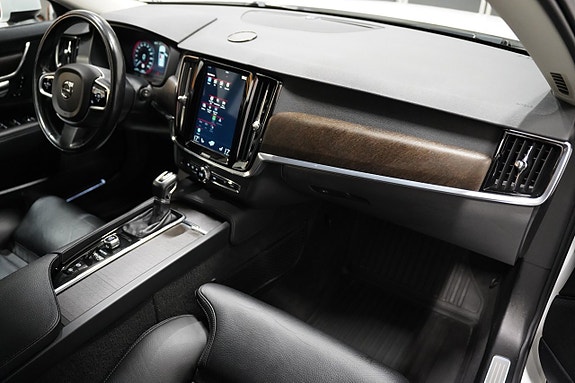 Volvo V90 Cross Country 11 of 25