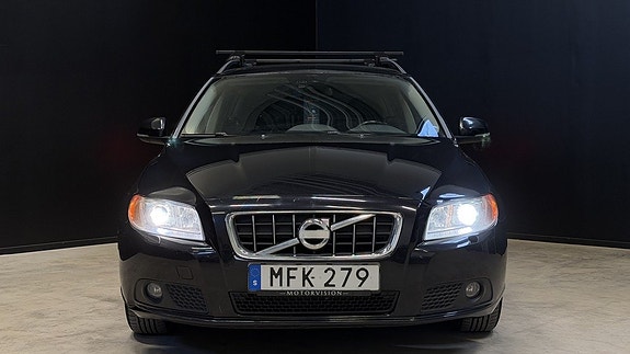 Volvo V70 2 of 25