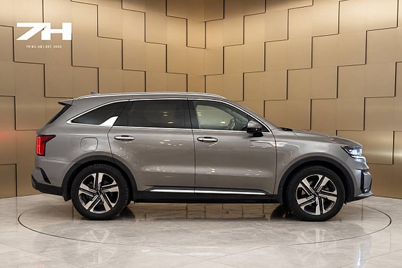 Kia Sorento 3 of 10