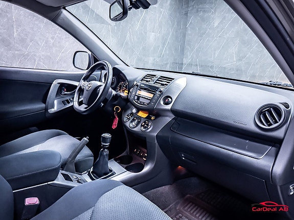Toyota RAV4 14 of 30