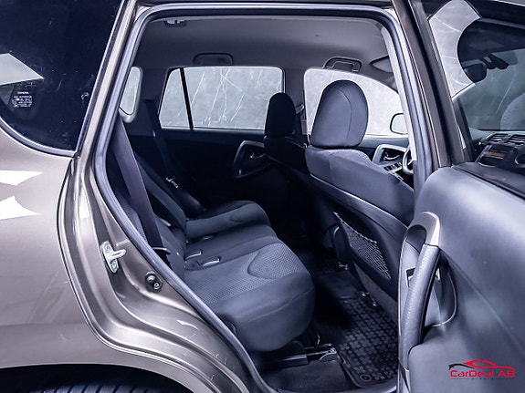 Toyota RAV4 16 of 30
