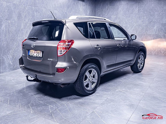 Toyota RAV4 7 of 30