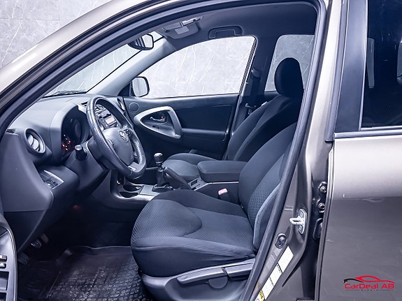 Toyota RAV4 10 of 30