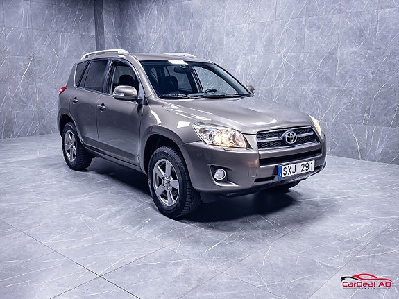 Toyota RAV4 9 of 30