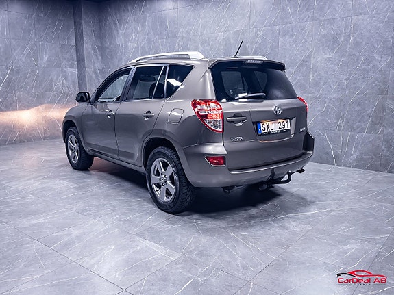 Toyota RAV4 5 of 30