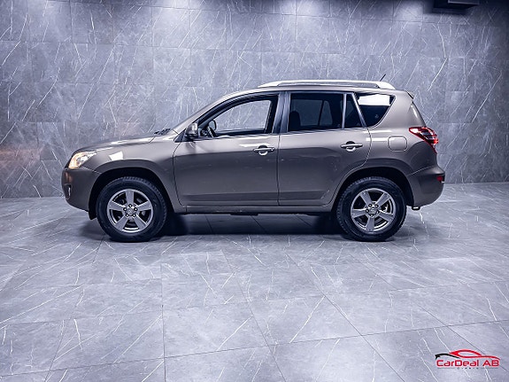Toyota RAV4 4 of 30