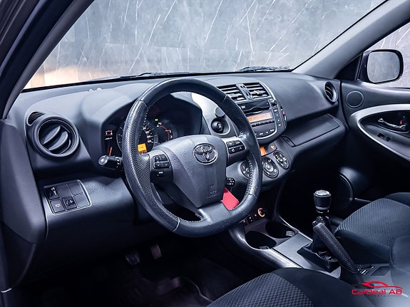 Toyota RAV4 12 of 30