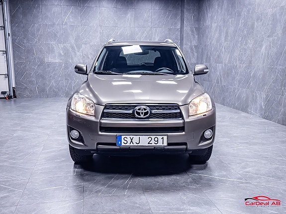 Toyota RAV4 2 of 30