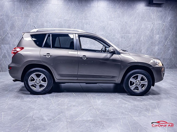Toyota RAV4 8 of 30