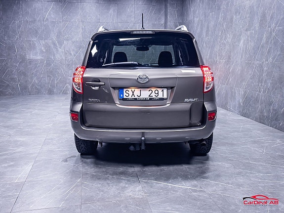 Toyota RAV4 6 of 30