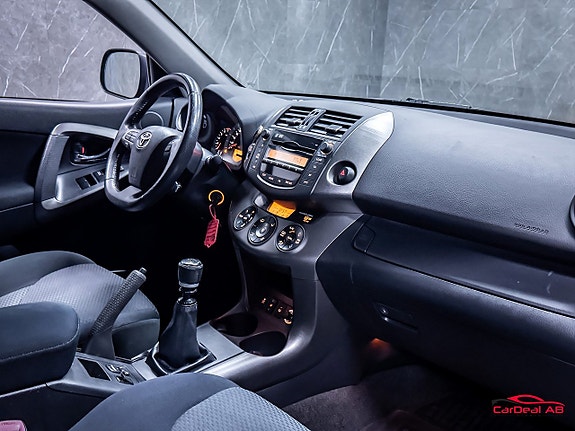 Toyota RAV4 13 of 30