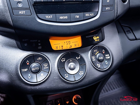Toyota RAV4 26 of 30