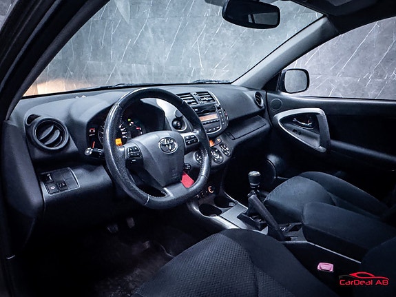 Toyota RAV4 11 of 30