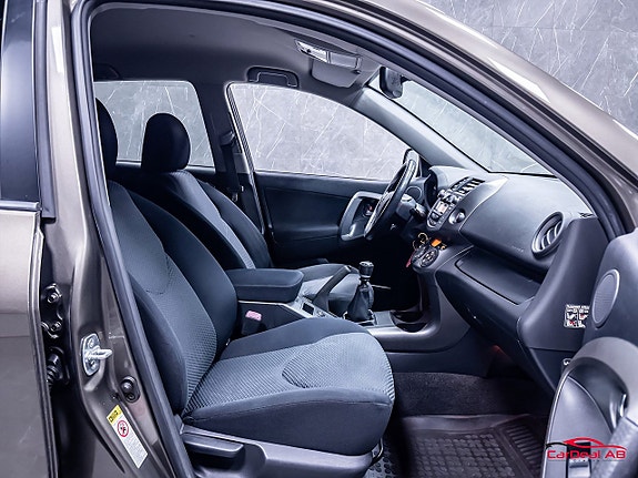 Toyota RAV4 15 of 30